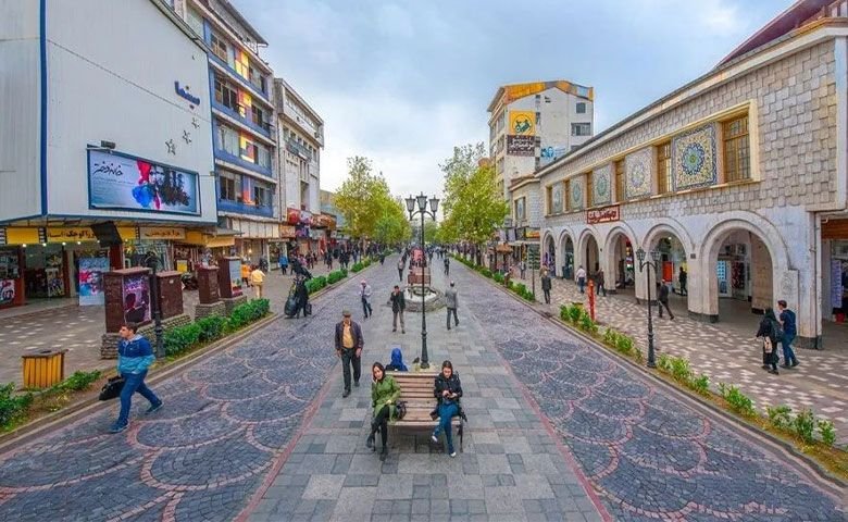 گشت‌وگذار شبانه در خیابان علم الهدی، شانزه لیزه رشت