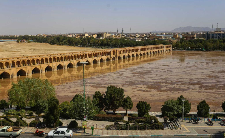 سی و سه پل اصفهان کجاست؟