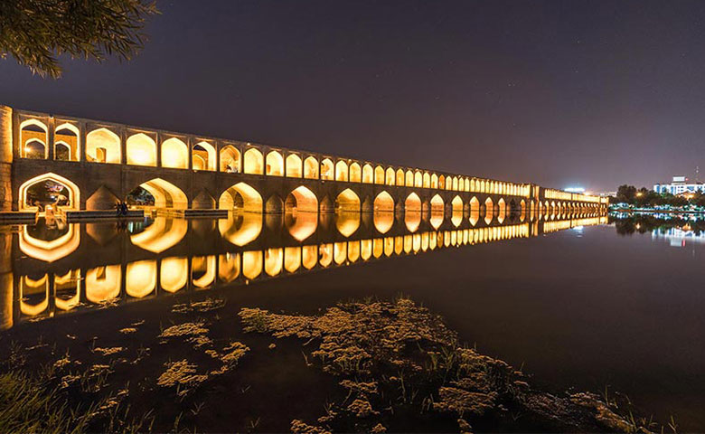 معماری سی و سه پل