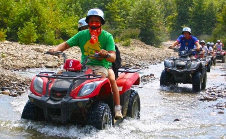 موتورسواری در جنگل سراوان