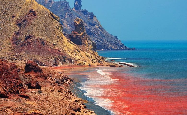 ساحل سرخ هرمز کجاست