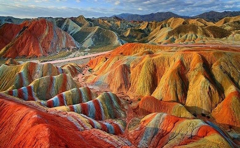 دره رنگین کمان