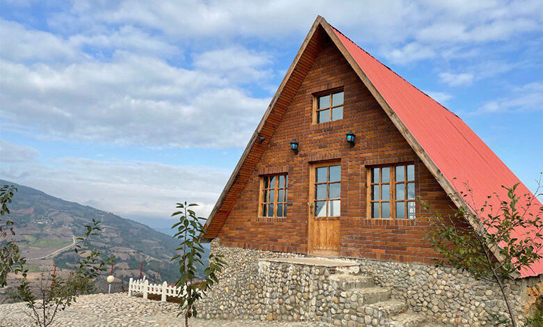 شهر و کلبه های کوهستانی در شمال