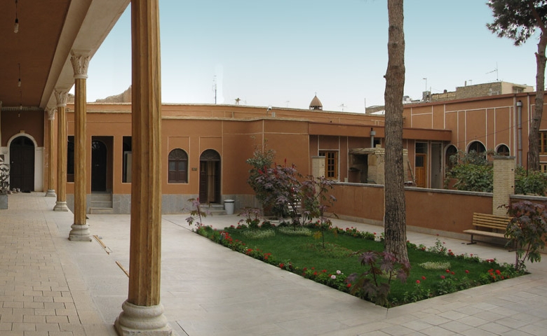 مدرسه فرانسویها و خانه داوید و سوکیاس
