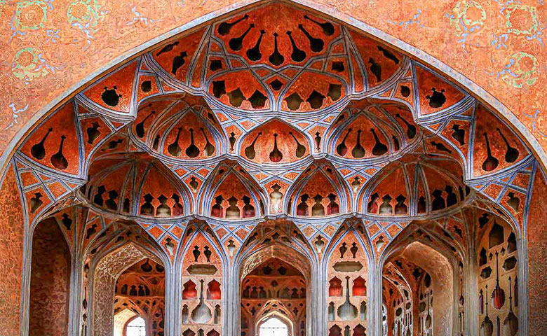 تزئینات داخلی عمارت عالی قاپو