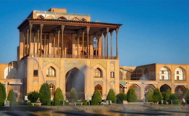 آشنایی با عمارت عالیقاپو اصفهان