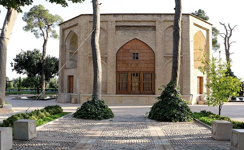 راز عدد هشت در باغ جهان‌نما
