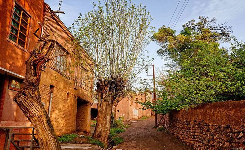 ویژگی-معماری-روستای-ابیانه-در-دوره-صفوی.jpg