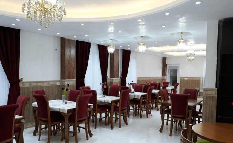 رستوران ماه نشین اسطلخ جان