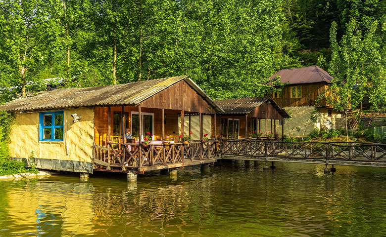 اقامتگاه بوم گردی کلبه جنگلی عادل