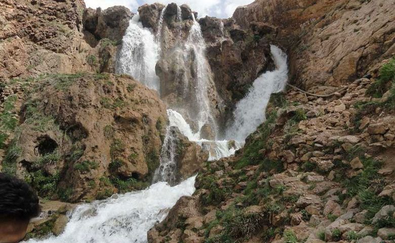 چشمه-وارگه-و-دشت-لاله-های-واژگون.jpg