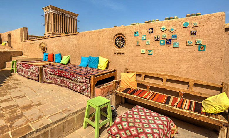 معرفی کافه های یزد روی پشت بام های کاهگلی