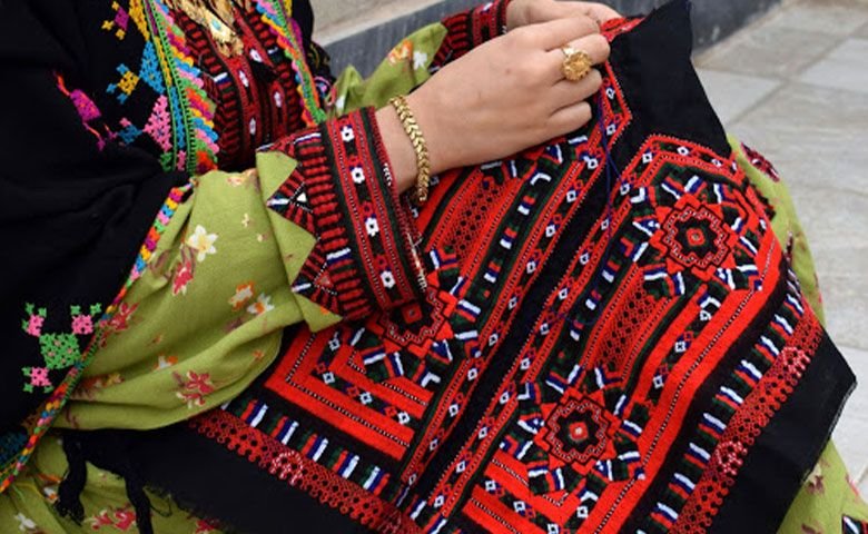 لباس و پارچه سوزن‌دوزی