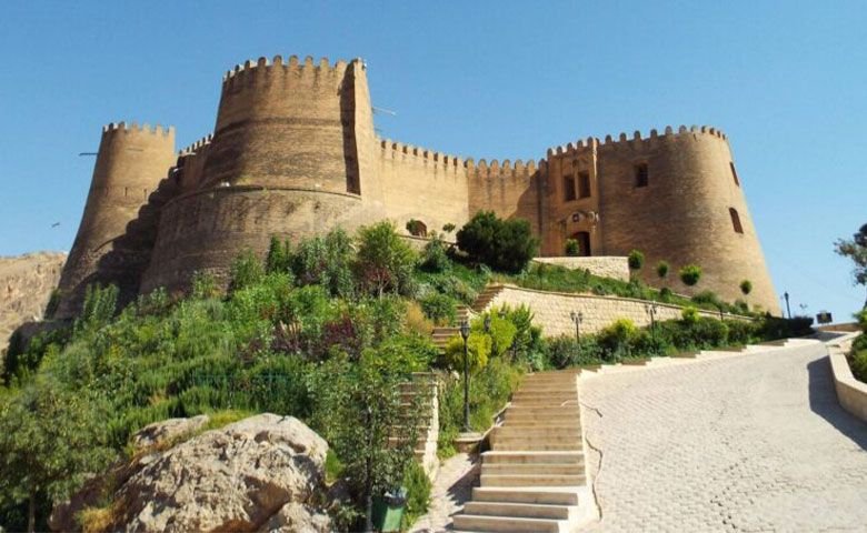 چرا قلعه فلک‌الافلاک به این نام معروف شد؟