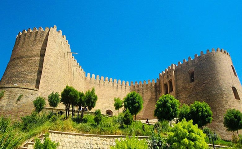 قلعه فلک‌الافلاک کجاست؟