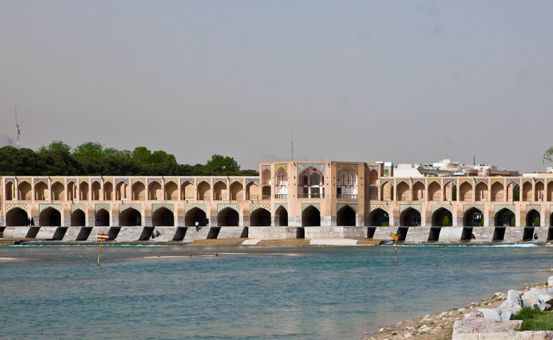 پل خواجو کجاست