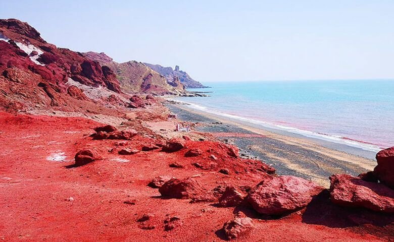 بهترین-راه-دسترسی-به-ساحل-سرخ-هرمز.jpg