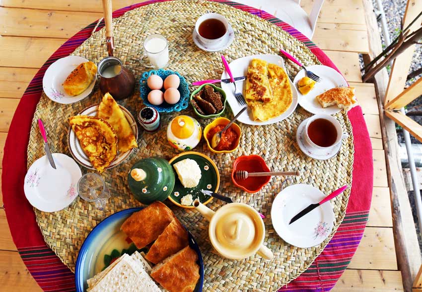 غذای محلی در اقامتگاه