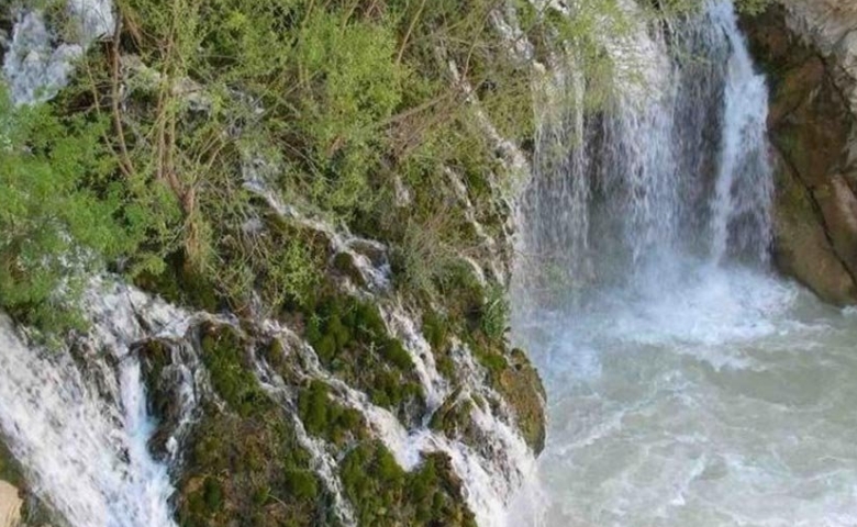 آبشار آب ملخ سمیرم