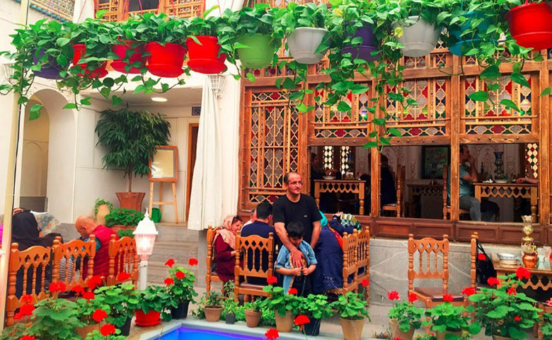 کافه و رستوران سنتی همدم السلطنه
