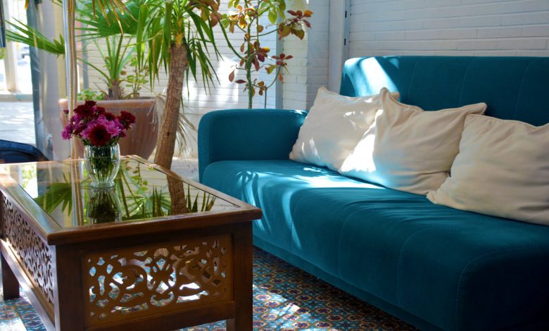 هاستل رگ راگ، تمام جهان در نصف جهان