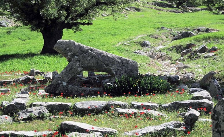 مجسمه‌های-شیر-سنگی.jpg