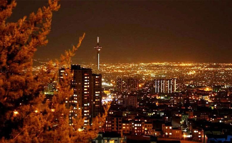 شهر تهران در شب از بالای بام تهران