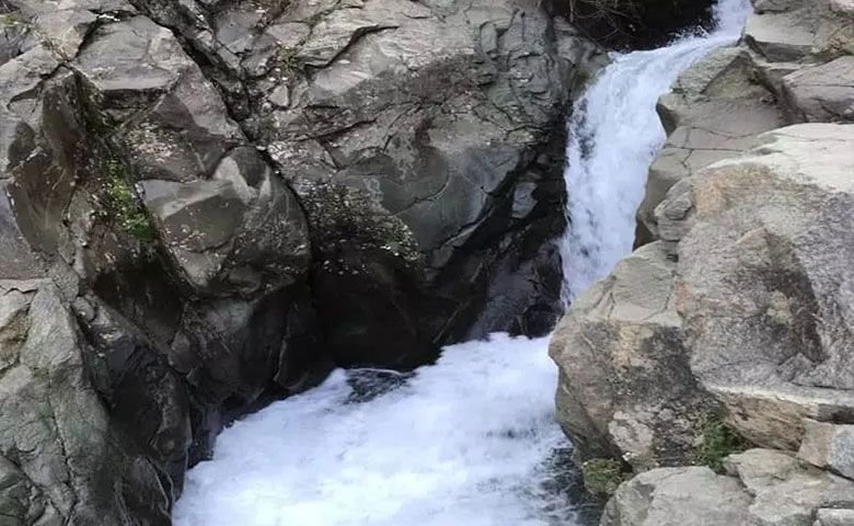 تفریحات-آبشار-ایگل-تهران.jpg