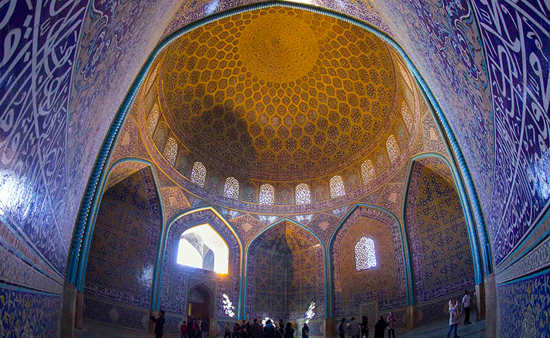 مسجد شیخ لطف الله از بهترین مکان های ایران برای عکاسی