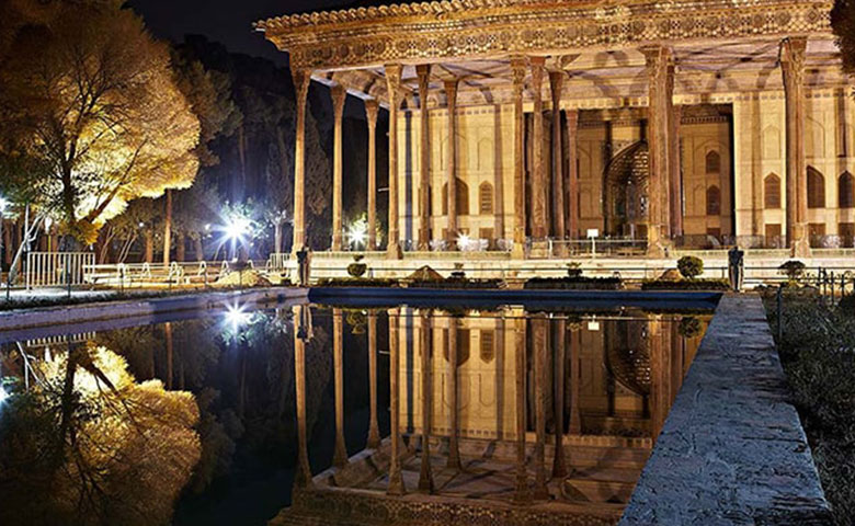 معماری کاخ چهلستون