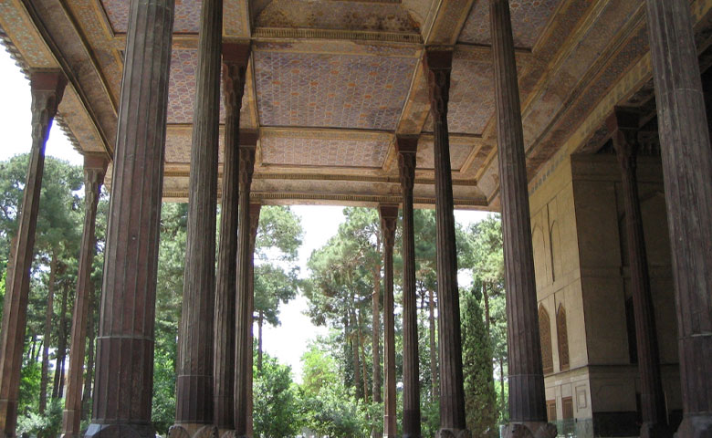 تالار هجده ستونی