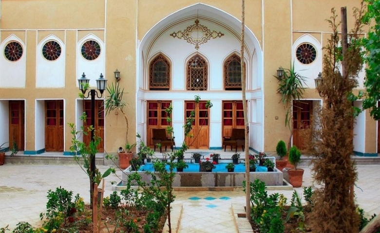 کافه هتل سنتی یاس اصفهان