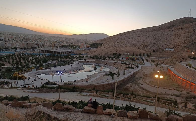 بوستان-سایه.jpg