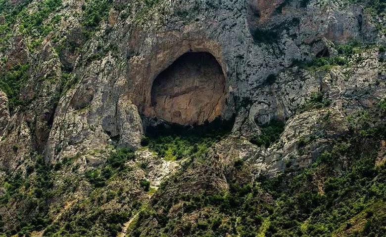 غار اسپهبد خورشید؛ جاذبه‌ای طبیعی و تاریخی در سوادکوه | جاباما