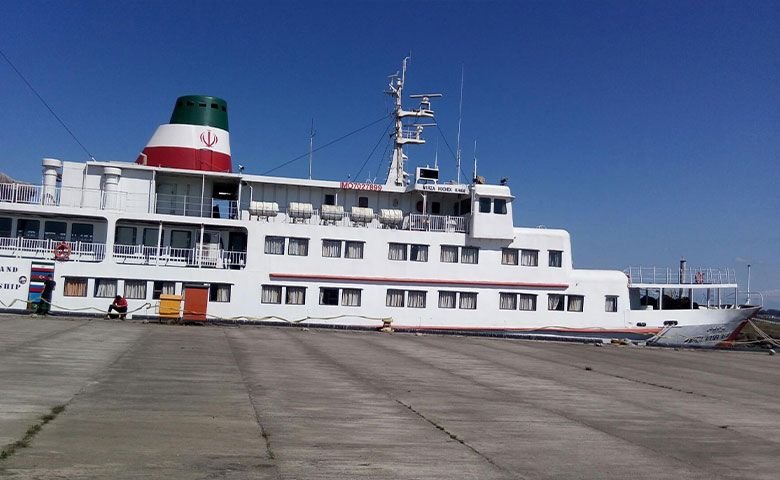 پذیرایی در کشتی میرزا کوچک‌خان بندر انزلی