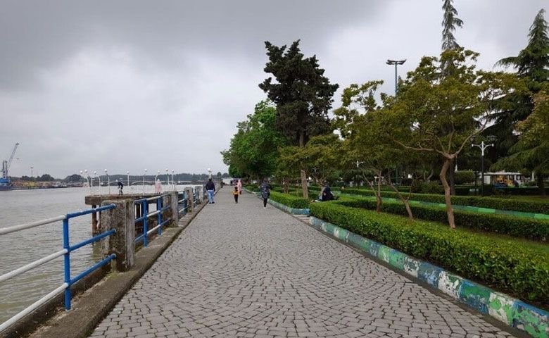 بلوار ساحلی بندر انزلی