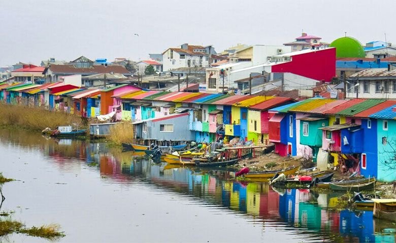 خانه‌های رنگی انزلی