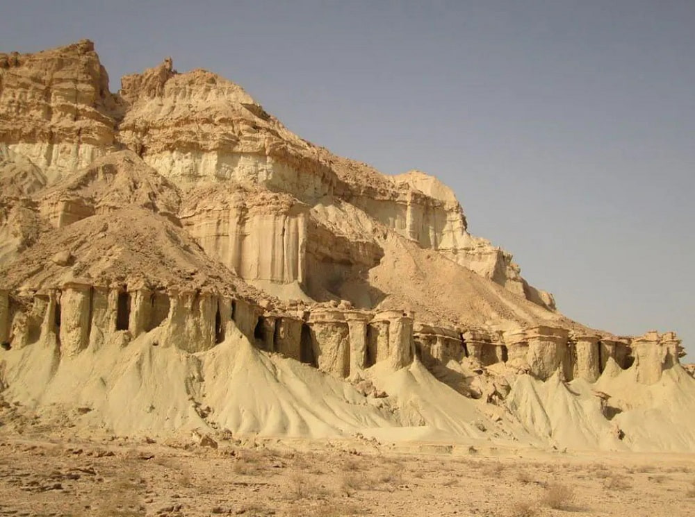 نمایی نزدیک از بام قشم
