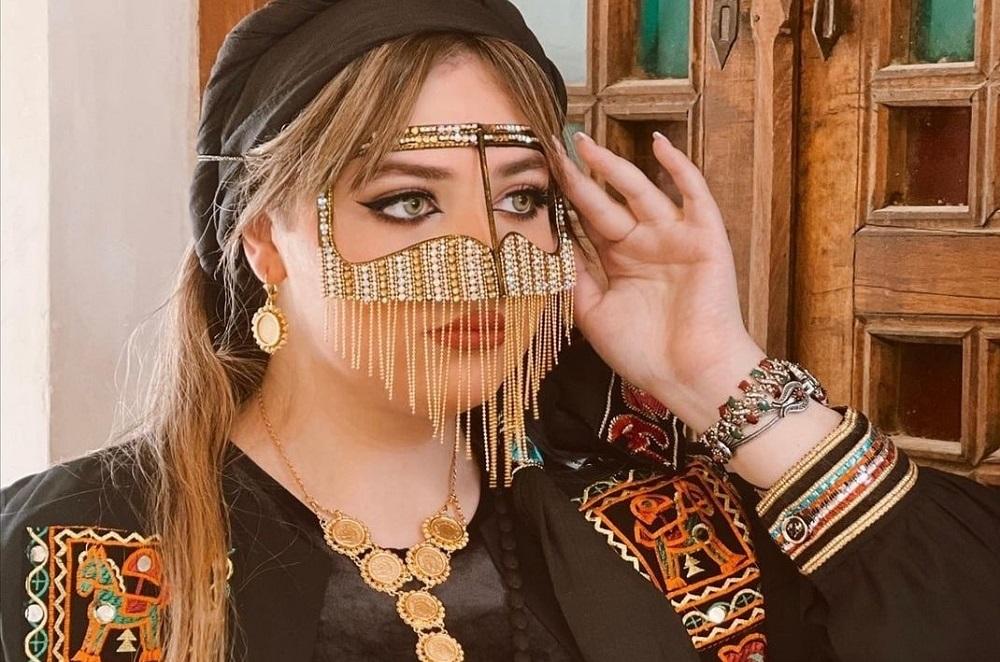 نمایی از زنی جنوبی که برقع پوشیده