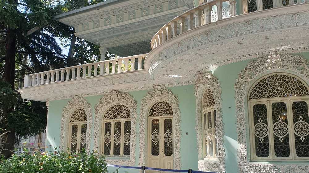 نمایی نزدیک از معماری زیبای موزه زمان