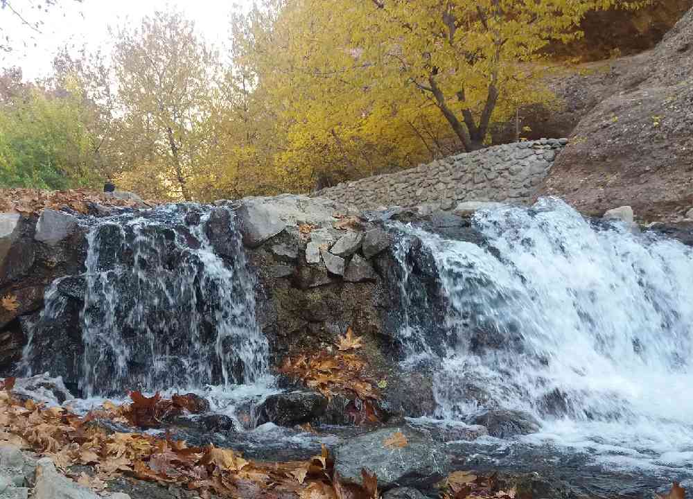 آبشار شکرآب از جاذبه‌های دیدنی اطراف تهران در تابستان