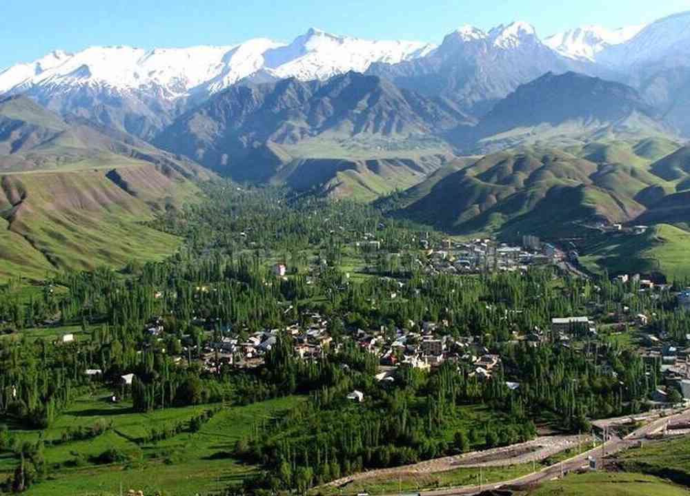 ییلاق های اطراف تهران با کوه، دره و روستاهای سنتی در فصل بهار