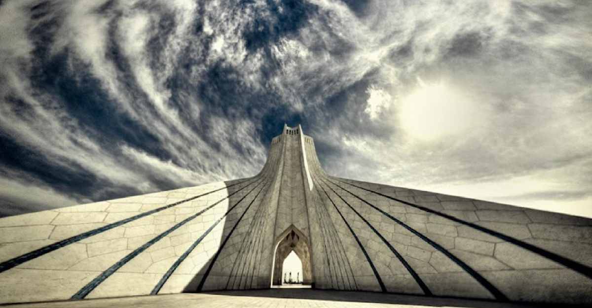 بهترین زمان سفر به تهران؛ راهنمای جامع بر اساس آب‌وهوا، خرید و جشنواره‌ها