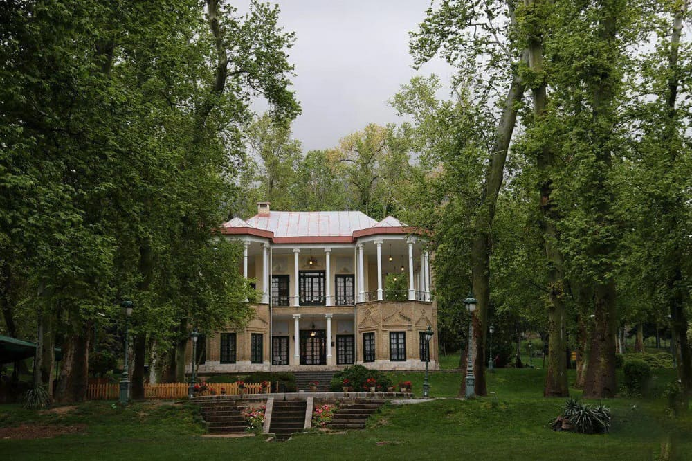نمایی از کاخ نیاوران یکی از جاهای دیدنی شمال تهران