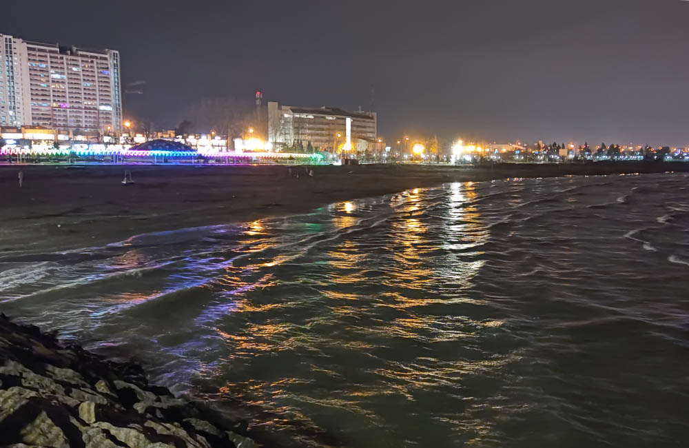 منطقه آزاد انزلی در شب