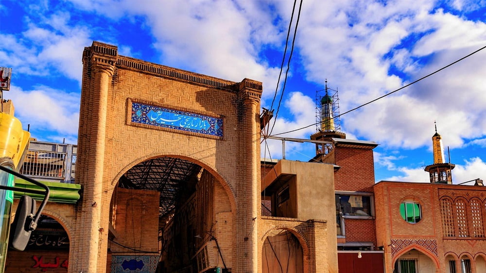 نمایی از ورودی بازار تجریش یکی از جاهای دیدنی شمال تهران