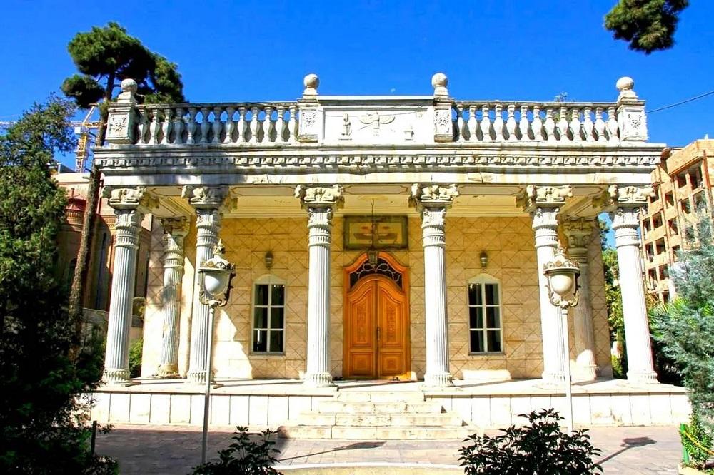 نمایی از معماری زیبای آتشکده آدریان
