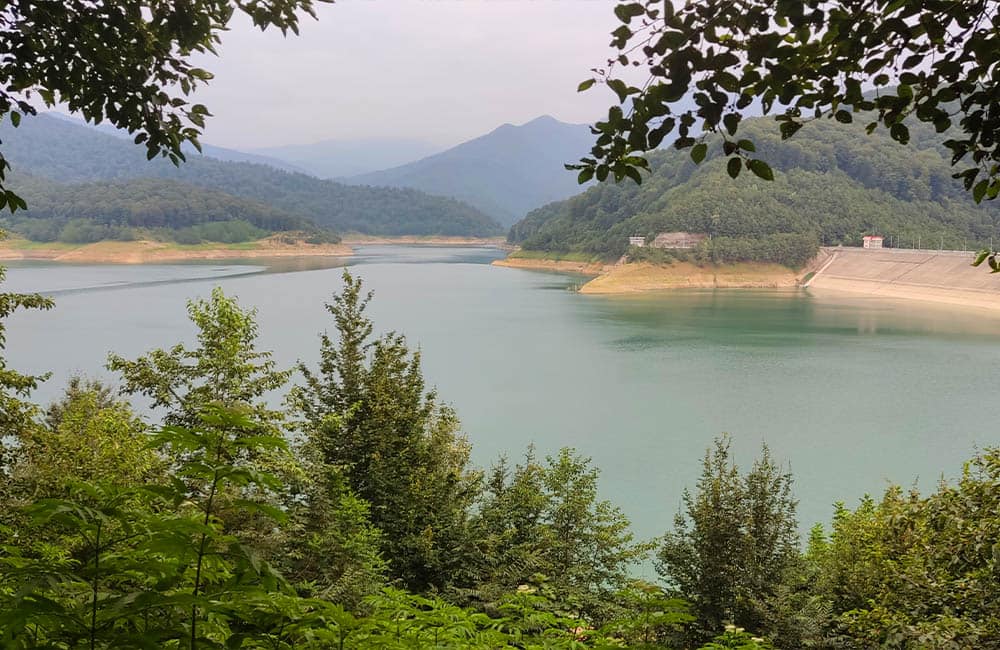 سد شهر بیجار رشت از نمای جنگل