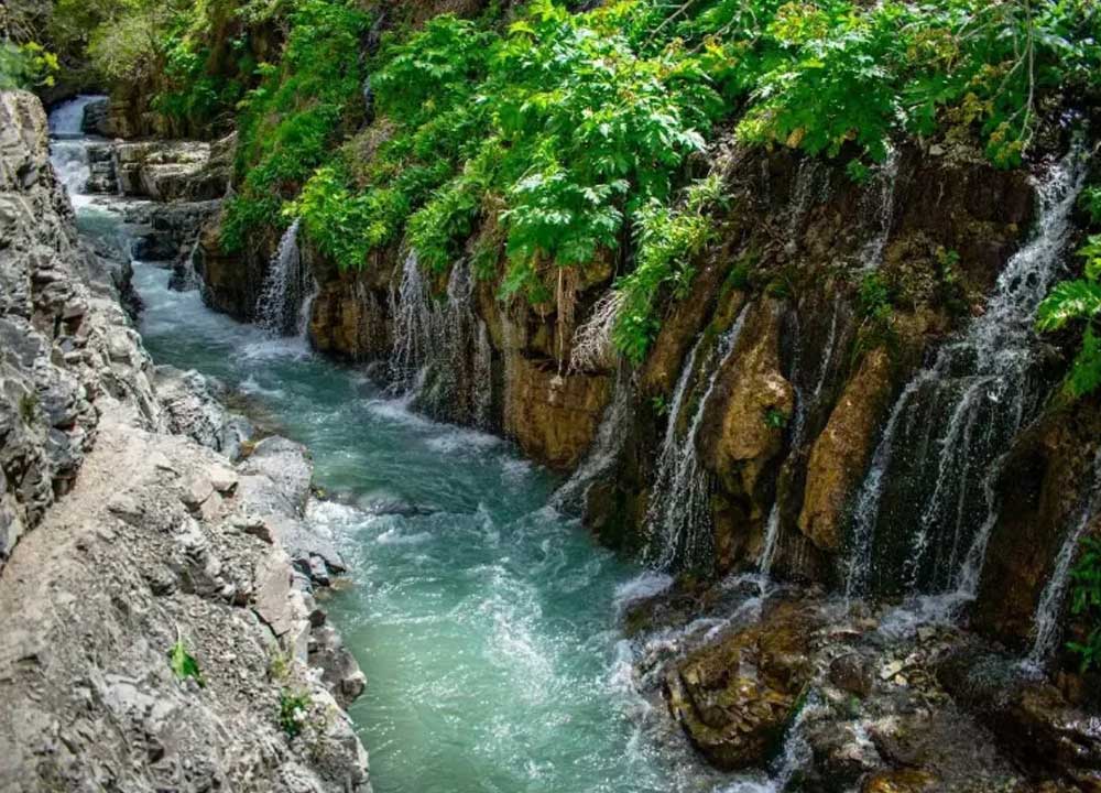آبشار زیبای هفت چشمه ارنگه کرج