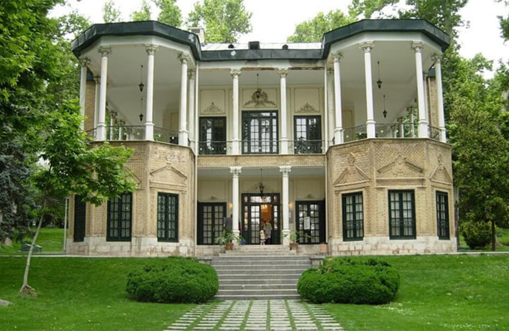 مجموعه نیاوران در بهار